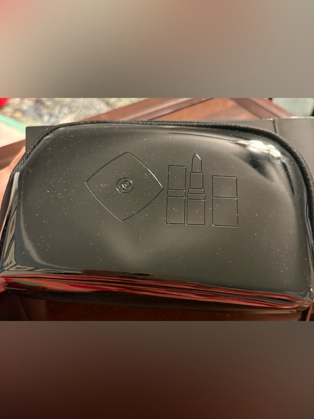 VINTAGE CHANEL BEAUTÈ Black Patent Makeup Pouch - Picture 2 of 5